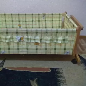 продаю манежку с люлкой. В хорошем состоянии. Люлка очень удобная. Ест