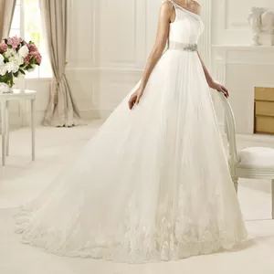 Продам шикарное свадебное платье Pronovias. Фата,  серьги,  украшение на