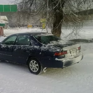 автомобиль Toyota Camry 